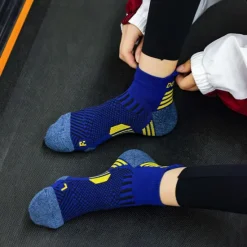 OUKU Men's 1 Pair Socks Crew Socks Anti-slip Socks Running Socks Black Navy Blue Color Stripes Spring, Fall, Winter, Summer