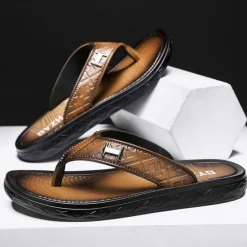 Hot OUKU Men's Brown Casual Flip Flops with Textured Footbed and Adjustable Strap – Comfortable Outdoor Sandals for Summer and Beach Wear