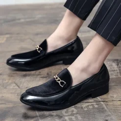 Online OUKU Men's Burgundy Velvet Loafers with Gold Chain Detail – Elegant Slip-On Dress Shoes for Formal Events and Parties